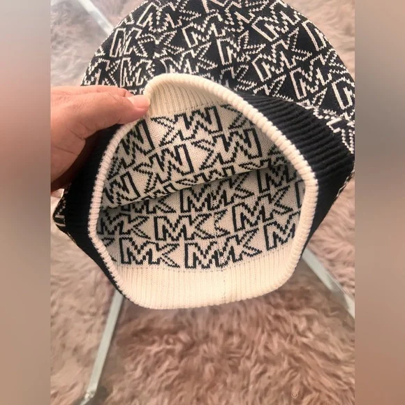 Michael Kors Reversible Beanie Black  and White - Picture 4 of 4
